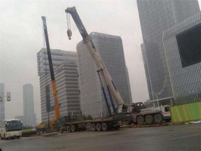东昌区“自动找平”—— 吊车的 “平地神器” 技术