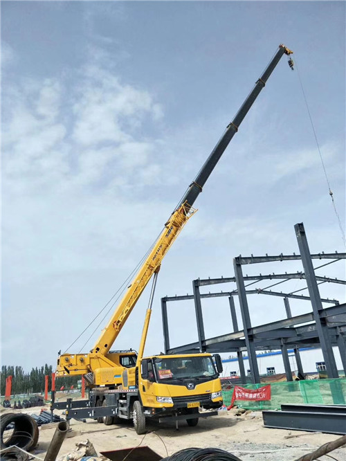东昌区超高层建筑钢结构吊装案例